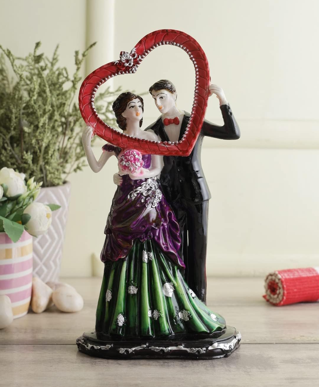 Amazon Brand - Umi Handmade Romantic Love Couple with Heart Shape Statue Showpiece for Valentine's Day, Home Decor, Table Top, Couple Gift (5.8x3.2x11.3 Inches)