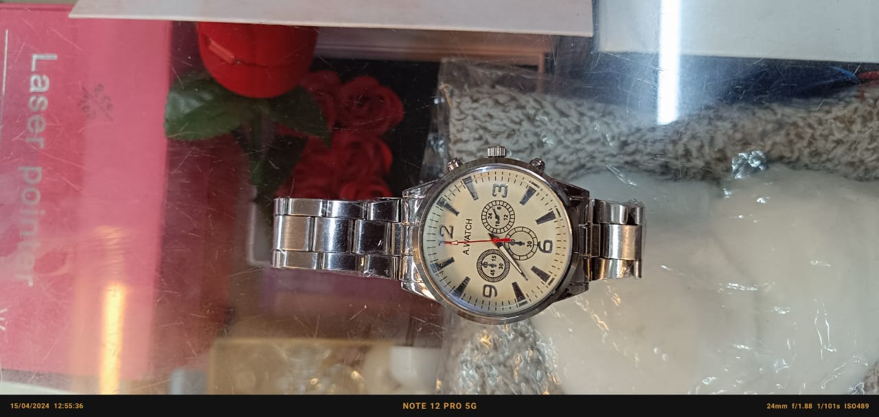 "Timeless Elegance: Silver &amp; White Chain Watch by Horizon Watches"